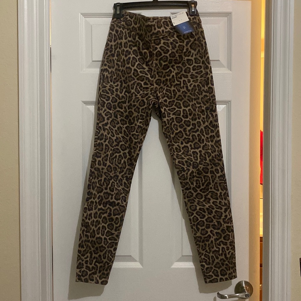 Leopard print pants! 🤎